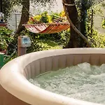 Rainbow House- With Jacuzzi-wifi-garden-balcony-parking Hébergement de vacances Avegno