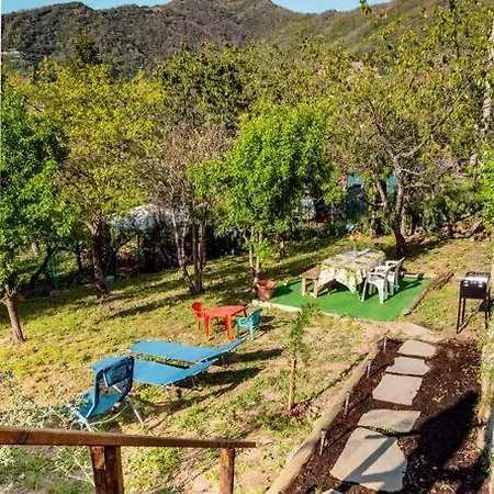 Сasa de vacaciones Rainbow House- With Jacuzzi-wifi-garden-balcony-parking