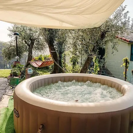 Rainbow House- With Jacuzzi-wifi-garden-balcony-parking * Avegno