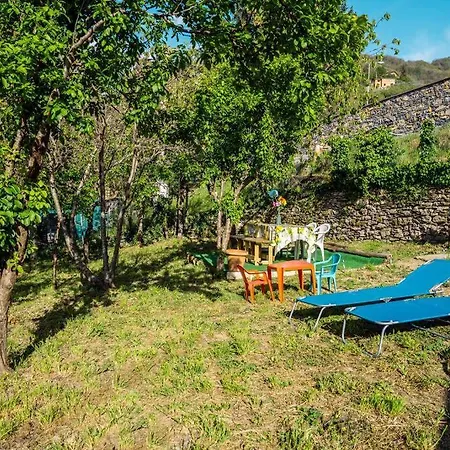 Rainbow House- With Jacuzzi-wifi-garden-balcony-parking