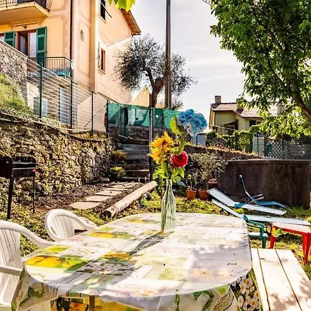 Rainbow House- With Jacuzzi-wifi-garden-balcony-parking